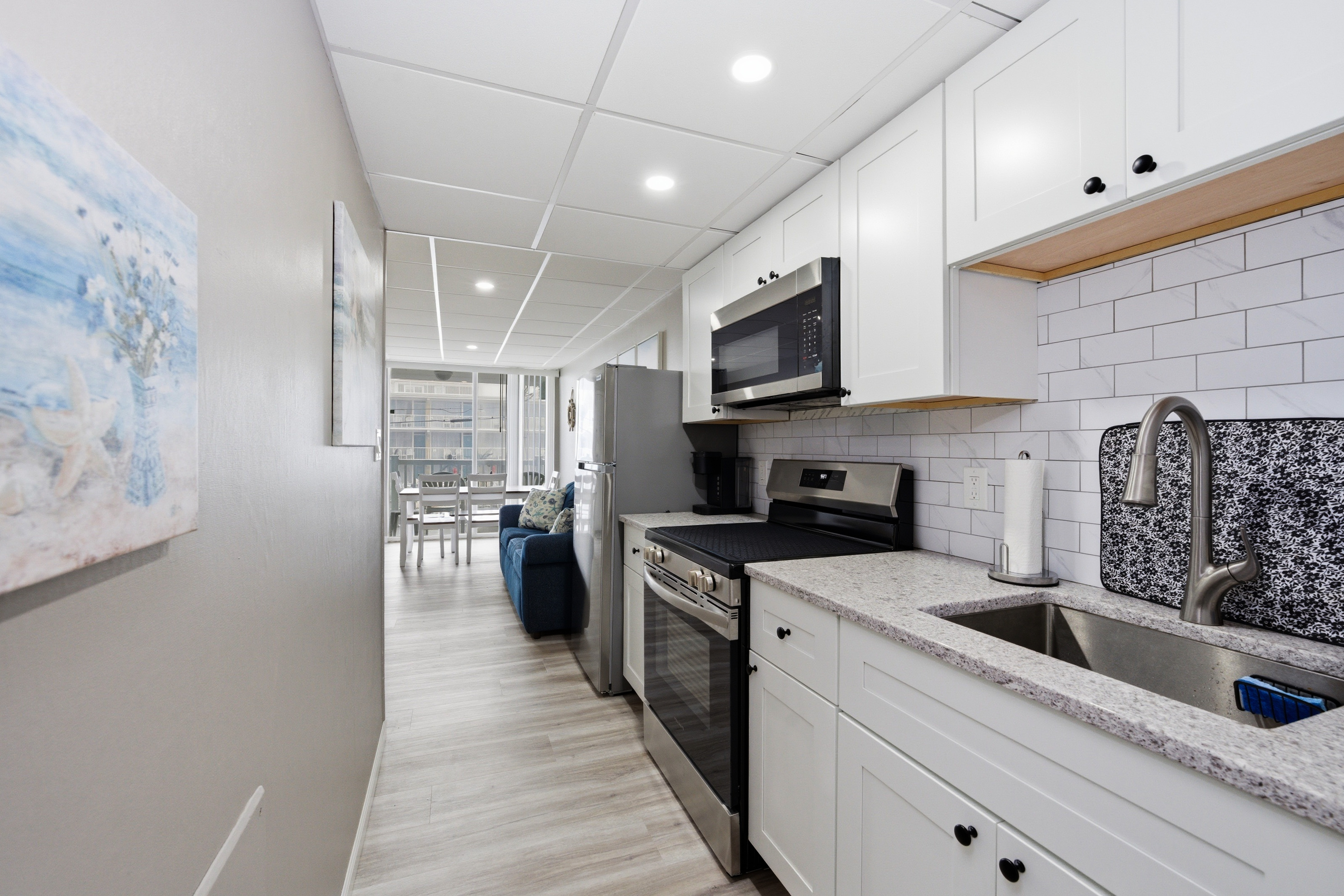 Kitchen to living room