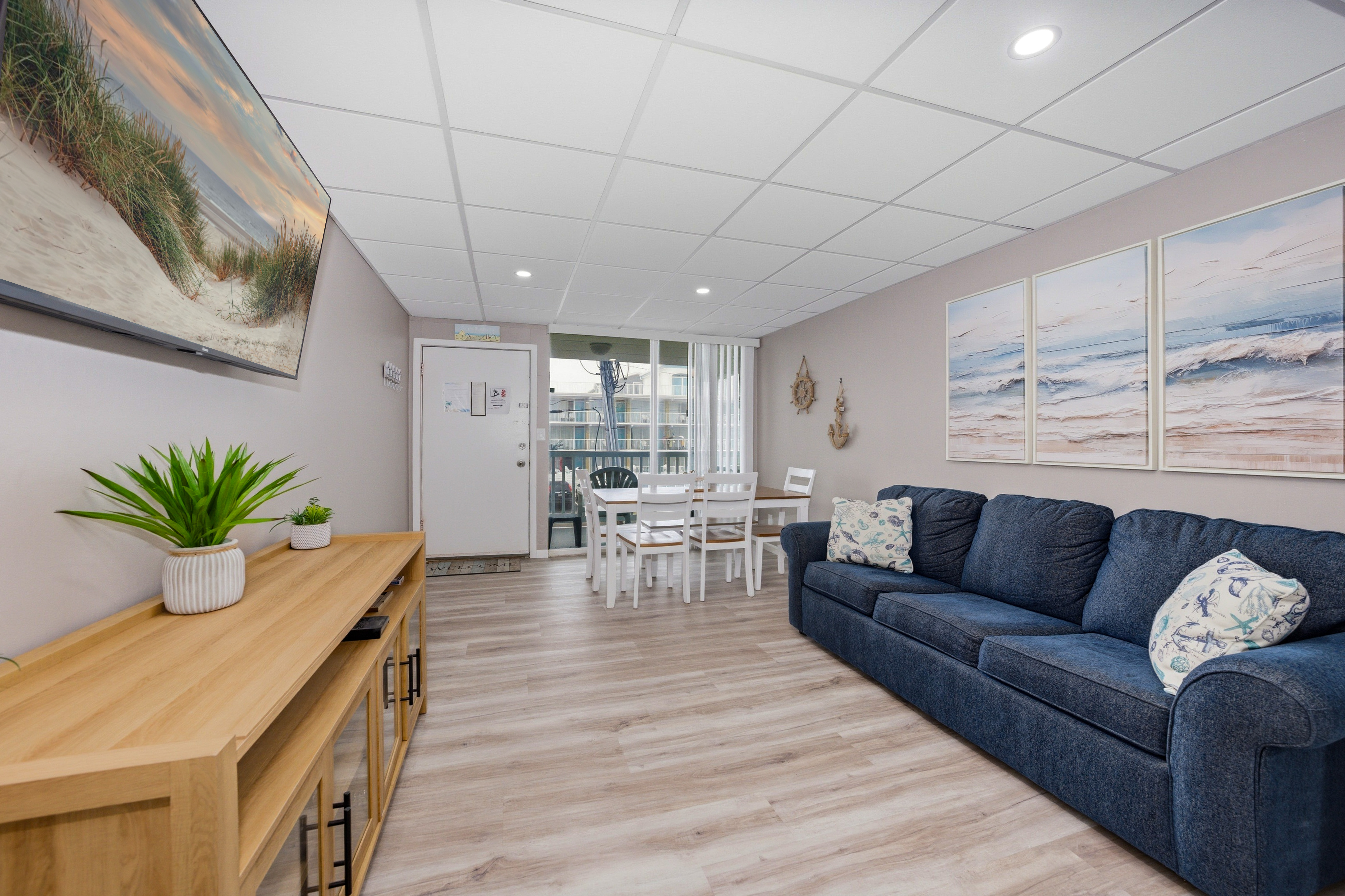 Living room at Crest Ashored